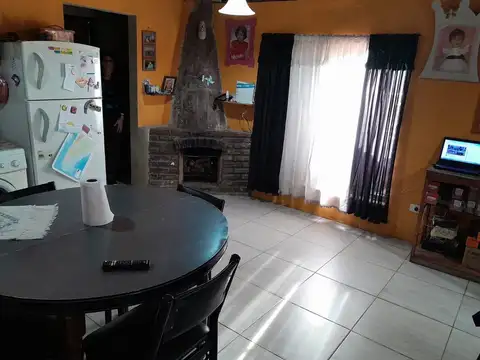Casa 3 ambientes con 1 baño