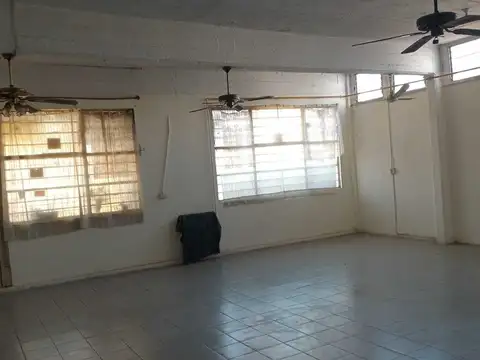 Galpon en Venta en Coghlan, USD 195.000