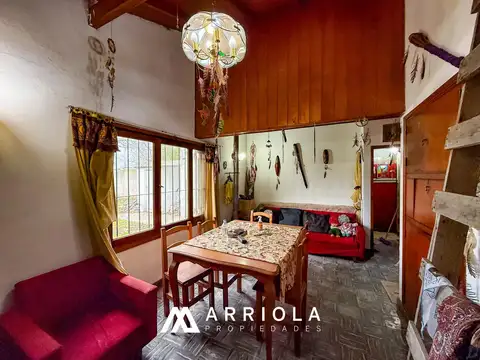 Casa 3 ambientes con parque perimetral. A reciclar.