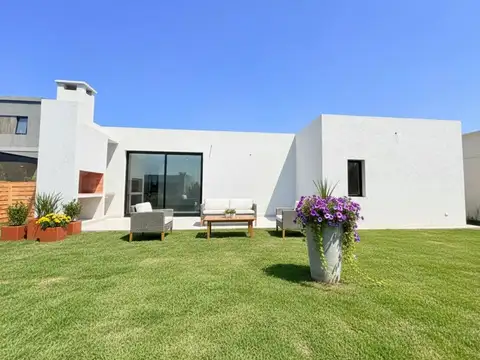 Casa en Venta en Pilar Del Este, USD 179.800