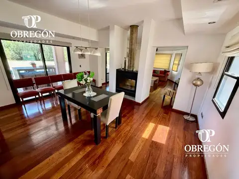 Casa en Alquiler con 2 cocheras