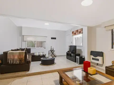 Avenida 25 entre 485 y 487 4600