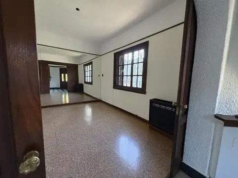 Pintoresco chalet para uso profesional en esquina de Stella Maris