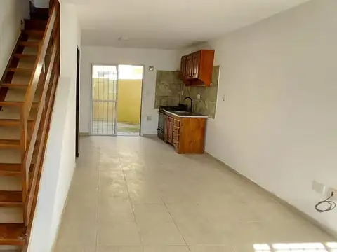 Depto Tipo Casa en Venta de 3 ambientes