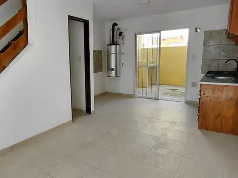 Depto Tipo Casa 3 ambientes con 2 baños