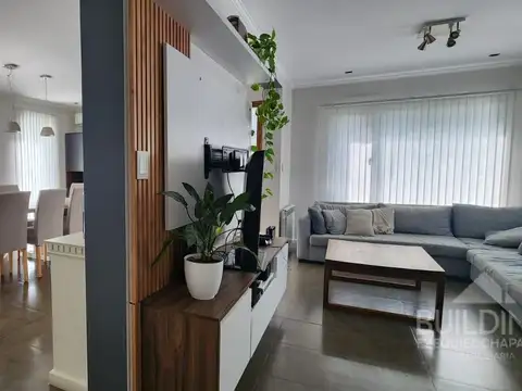 Casa 8 ambientes con 3 baños