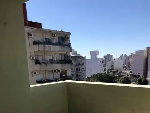 DE DOMINICHI Vende depto 2 dormitorios con cochera MP229