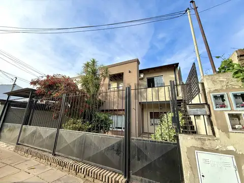 VENTA CASA 4 AMBIENTES CON PISCINA + 2 MONOAMBIENTES EN ITUZAINGO