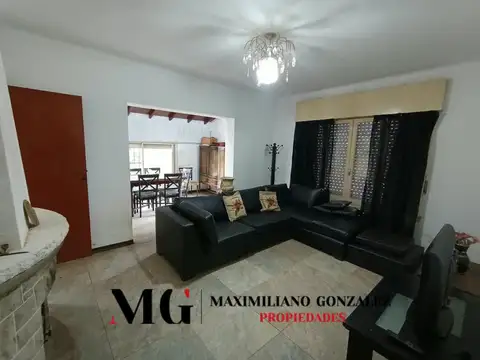 Casa 6 ambientes con 4 baños