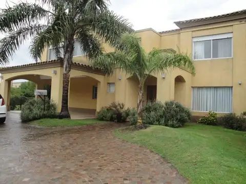 Casa Muy Bien Ubicada en Venta/Alquiler en Santa Barbara!