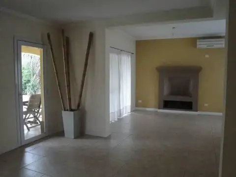 Casa 5 ambientes con 3 baños