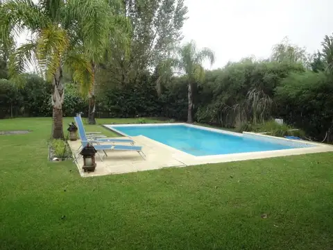 Casa en Venta con 2 cocheras