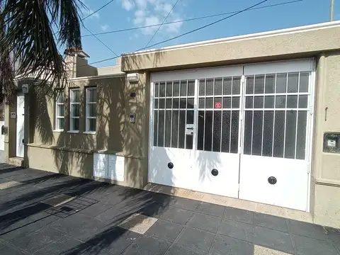 VENTA CASA 2 DORMITORIOS MAS DEPARTAMENTO ALBERDI