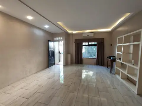 Casa en Alquiler con 1 cochera