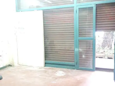 Local en Alquiler en Parque Chacabuco, $ 800.000