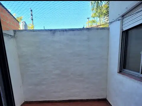 Venta, dos ambientes con patio Villa Ballester