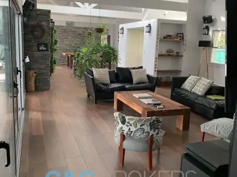 Casa en Venta con 4 cocheras