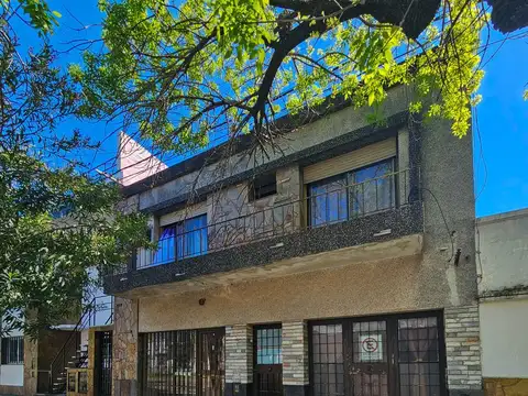 VENTA. Gran propiedad en Jorge Cura. A metros de Bv. Oroño.