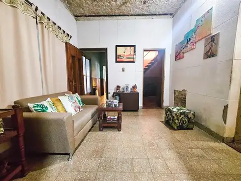 VENTA. Gran propiedad en Jorge Cura. A metros de Bv. Oroño.