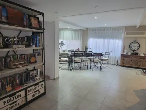 Venta casa 3 ambientes  apta credito con quincho y pileta en barrio Los Pilares