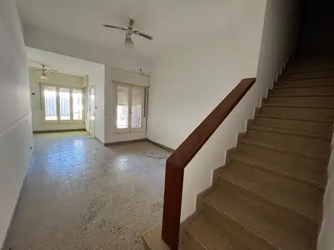 Casa 8 ambientes con 1 baño