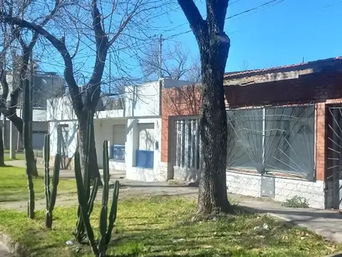 VENTA CASA, COCHERAPUERTO G. SAN MARTIN BARRIO 