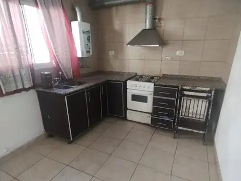 ALQUILA DEPARTAMENTO 2 AMB CON PATIO PEQUEÑO, SIN EXPENSAS