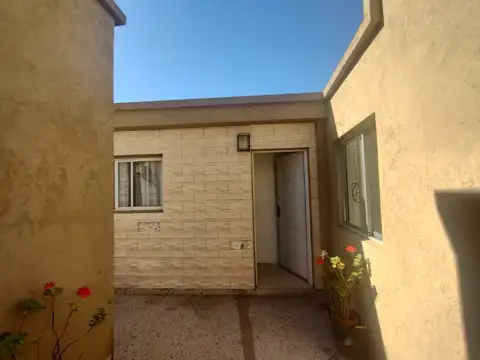 ALQUILA DEPARTAMENTO 2 AMB CON PATIO PEQUEÑO, SIN EXPENSAS