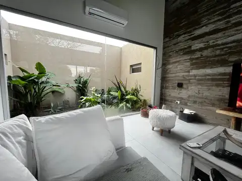 Casa 4 ambientes con 2 baños