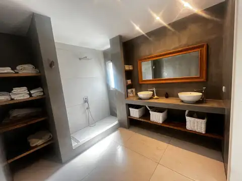 Casa en Venta en Loma Verde, USD 255.000