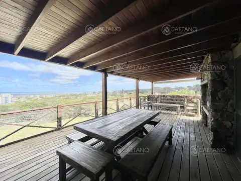 Casa 5 ambientes con 3 baños