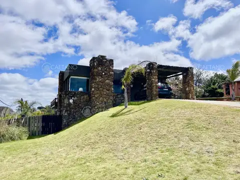 Venta Casa - 4 Dormitorios - Piscina - Parrillero y mas - El Chorro, Manantiales 