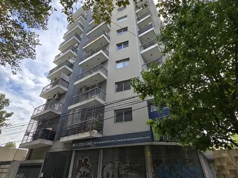 Hermoso departamento 3 ambientes con 2 baños y cochera al Frente en Villa Ballester