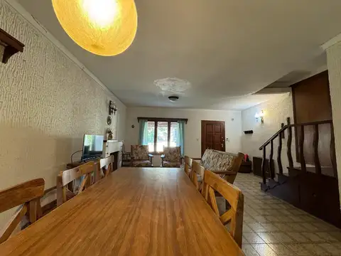 Casa en Alquiler con 1 cochera