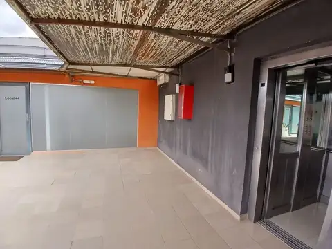 VENTA-LOCAL COMERCIAL EN SOLARES OPEN SHOP-MORENO