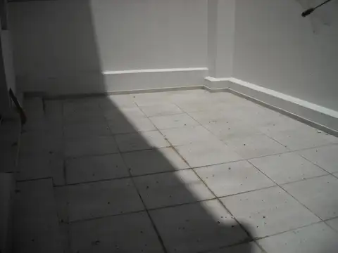 Semipiso 2 amb. con Patio- Nuevo- Cachimayo 800 a una cuadra Subte Emilio Mitre.info: 1136072562