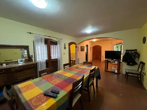 VENTA CASA 3 DORM Y ESCRITORIO NUEVO POETA C/PILET