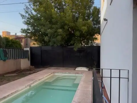 VENTA CASA 3 DORM Y ESCRITORIO NUEVO POETA C/PILET