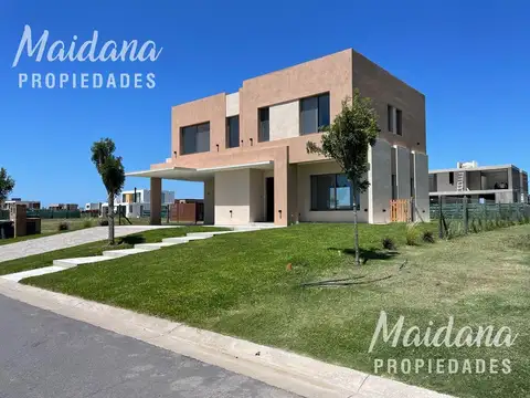 Hermosa Casa en Riberas