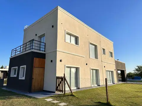 Venta Casa 5 ambientes en Barrio Cruz del Sur San Vicente