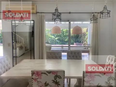 Casa 4 ambientes con 2 baños