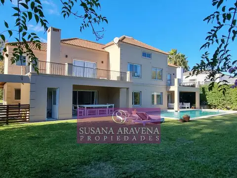 Casa en Venta con 4 cocheras