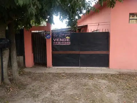OPORTUNIDAD DOS VIVIENDAS EN BLOCK CON PARQUE Y COCHERAS EN EL GAUCHO