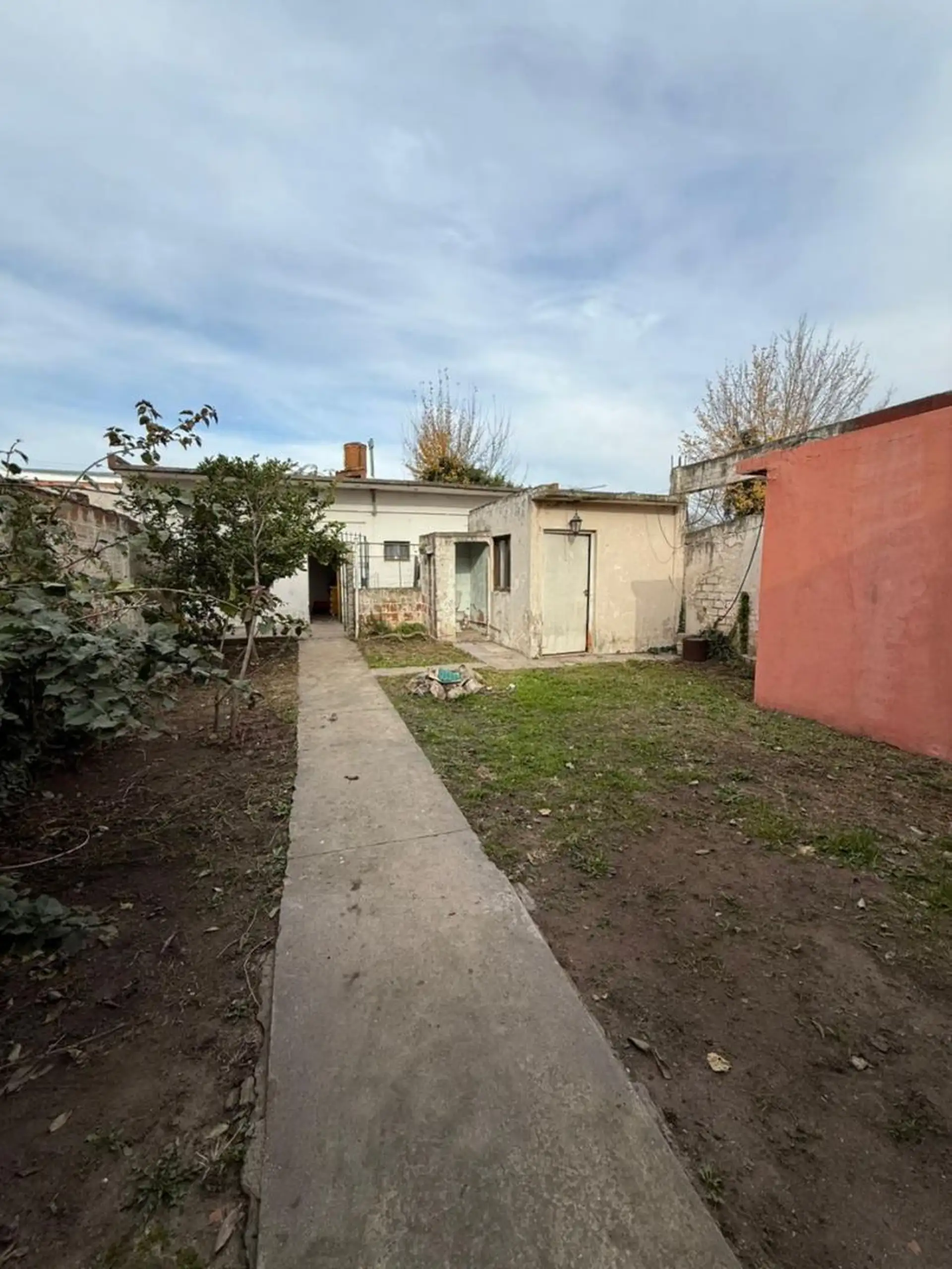 Oportunidad dos viviendas en block con parque y cocheras en Bosque Grande