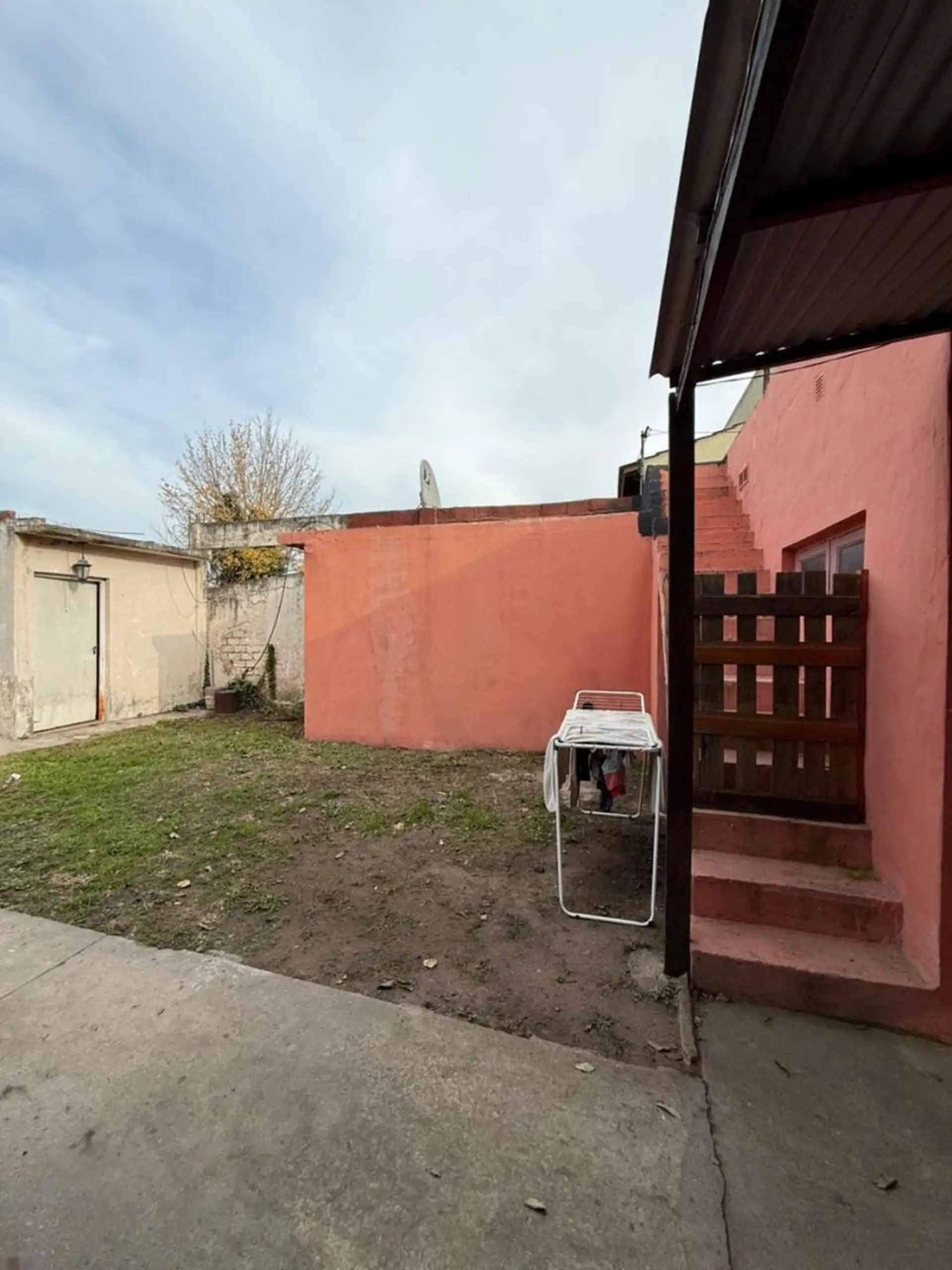 Oportunidad dos viviendas en block con parque y cocheras en Bosque Grande