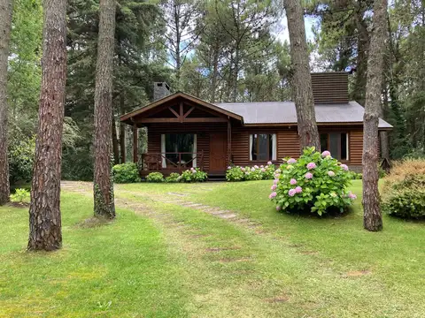 Pintoresca cabaña en el bosque de Carilo