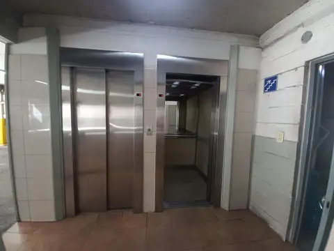 COCHERA en VENTA en pleno CONGRESO