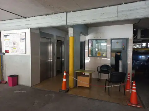 COCHERA en VENTA en pleno CONGRESO