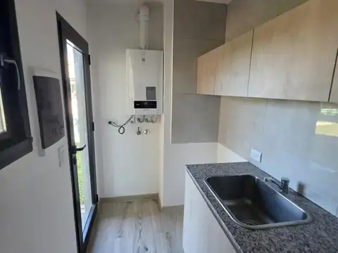 Casa en Alquiler con 2 cocheras