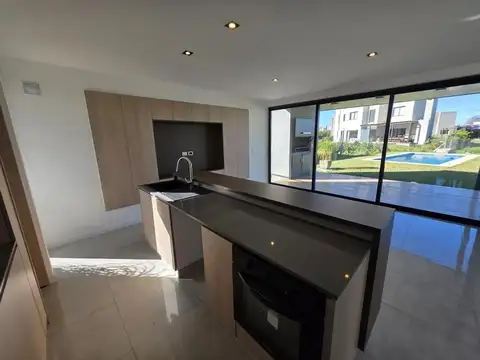 Casa en Alquiler de 3 dormitorios